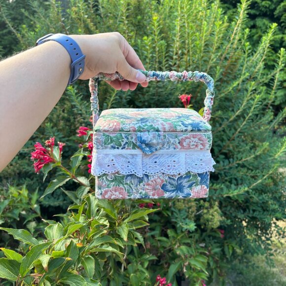 Vintage Singer Sewing Box for Storage or Organizing Crafts or Sewing Supplies - Picture 8 of 16